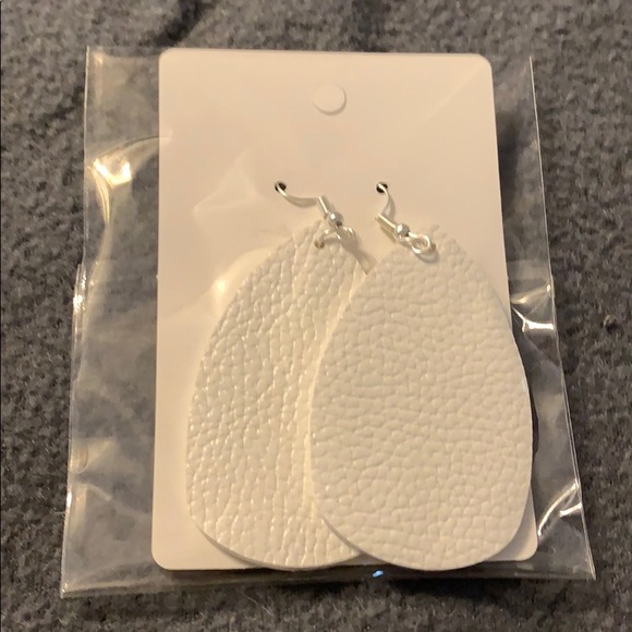 Accessories - Faux leather earrings
